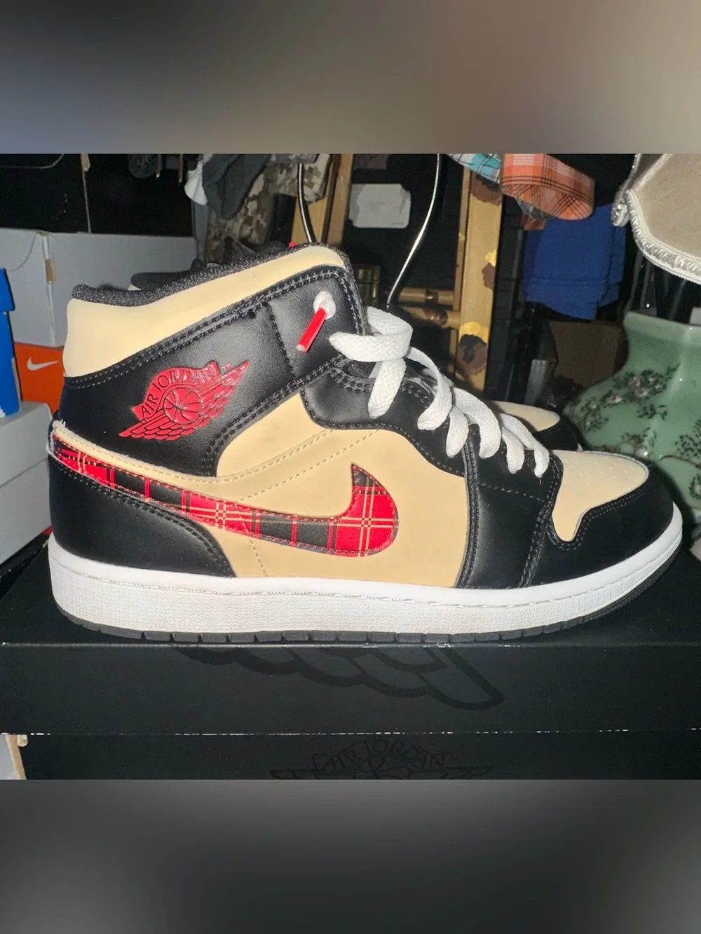 Jordan Retro 1 Mid